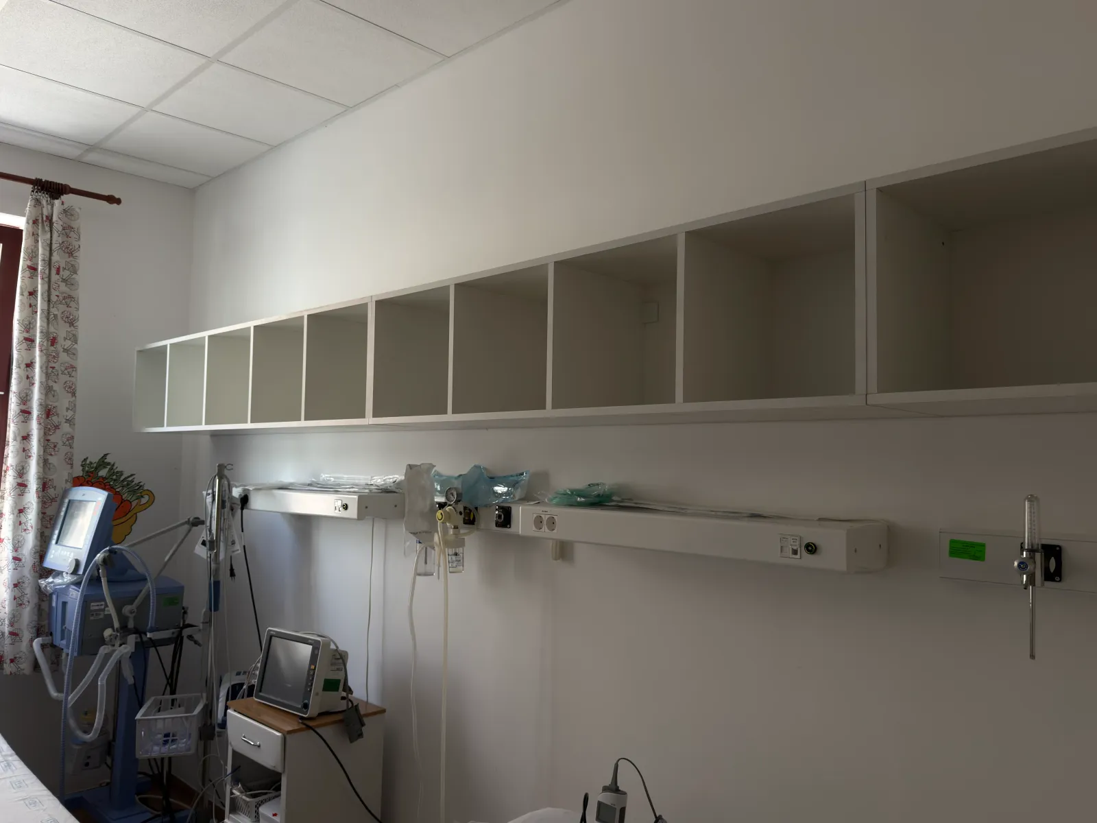 Storage cabinet made by Terra Forte Bau at the Eger hospital